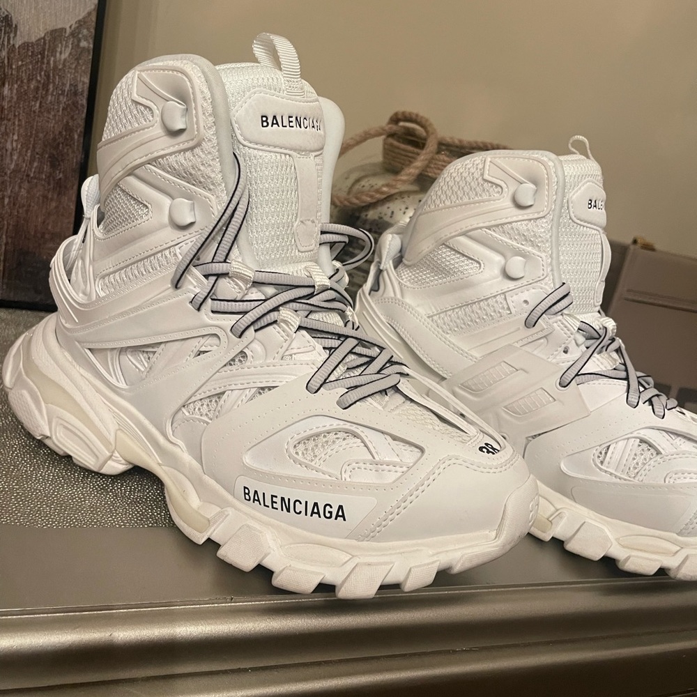 Balenciaga Track Hike High Top Sneakers
in White Size 38 EU - Size 8 U.S. - Picture 3 of 8